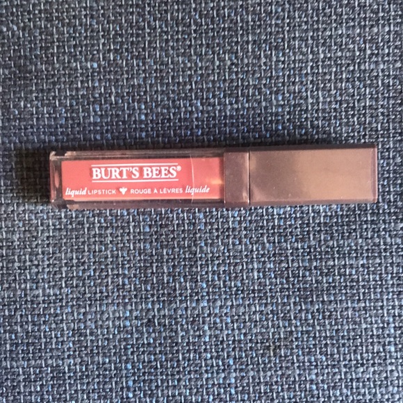 Burt’s Bees Liquid Lipstick in Tidal Taupe - Picture 3 of 4